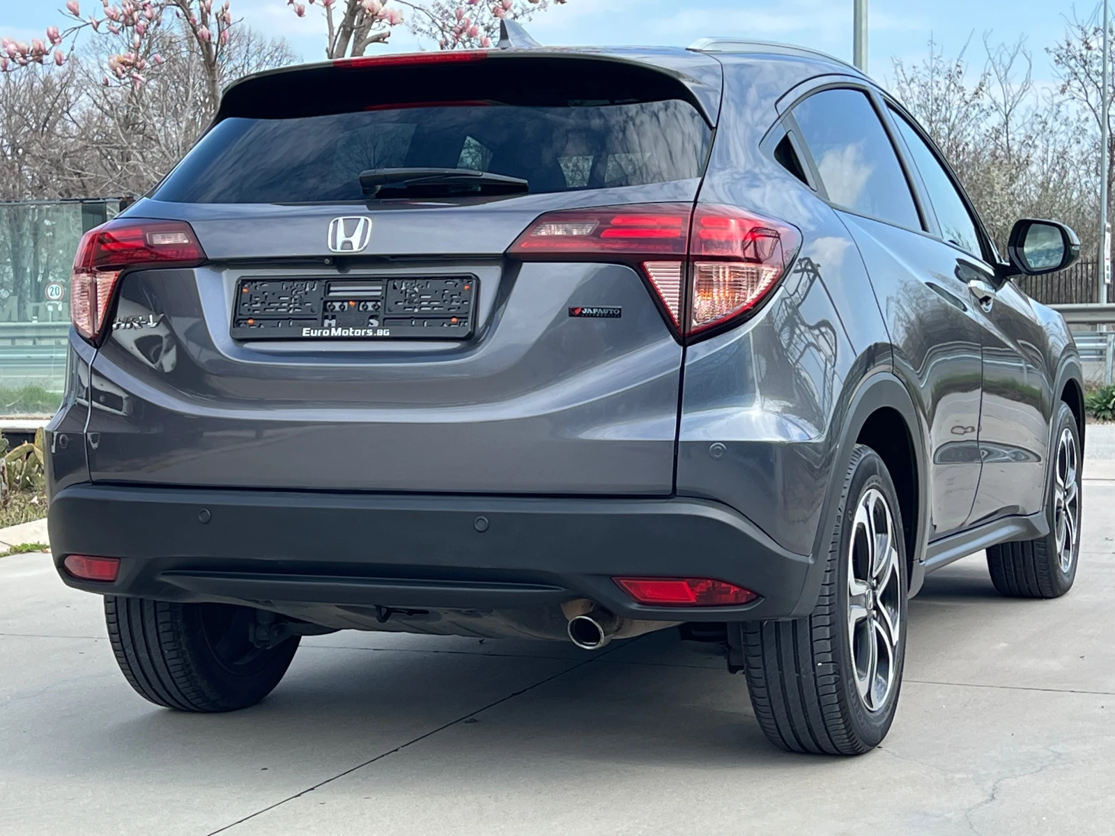 Honda Hr-v 1.5I-VTEC, EXCLUSIVE, FULL SERVICE HONDA-KATO HOB!, снимка 5 - Автомобили и джипове - 53976739