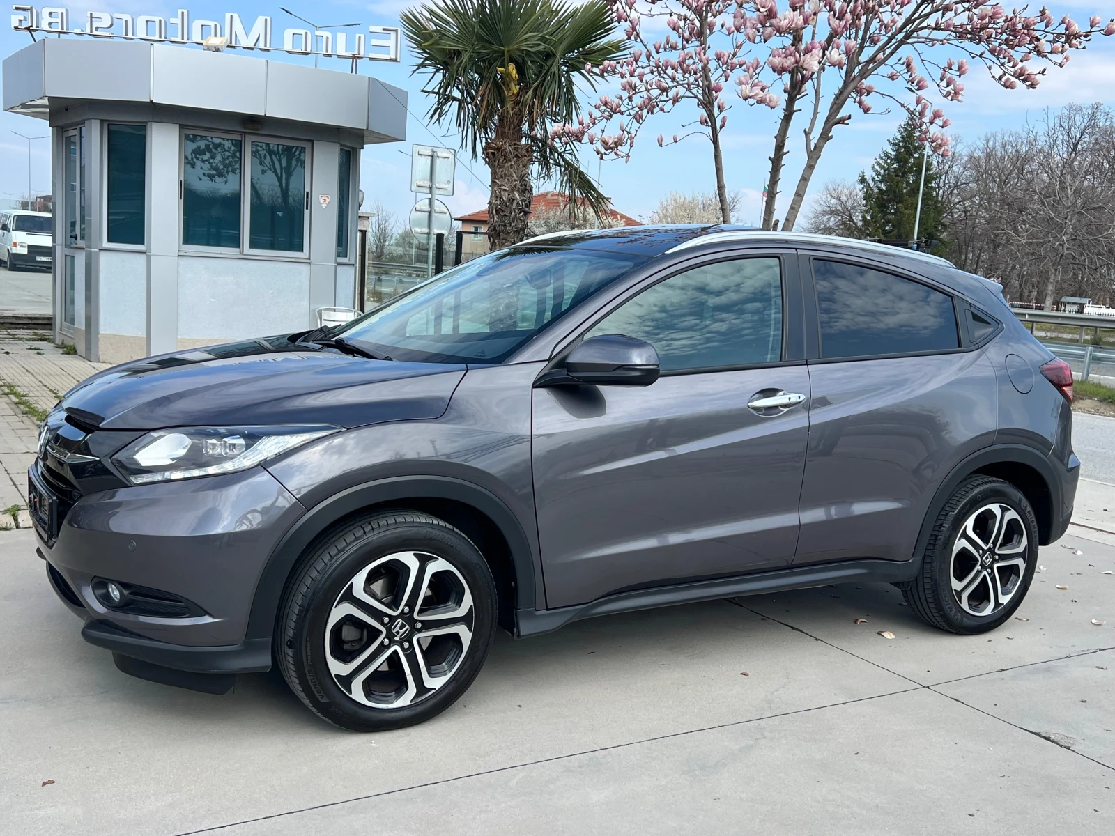 Honda Hr-v 1.5I-VTEC, EXCLUSIVE, FULL SERVICE HONDA-KATO HOB!, снимка 7 - Автомобили и джипове - 53976739