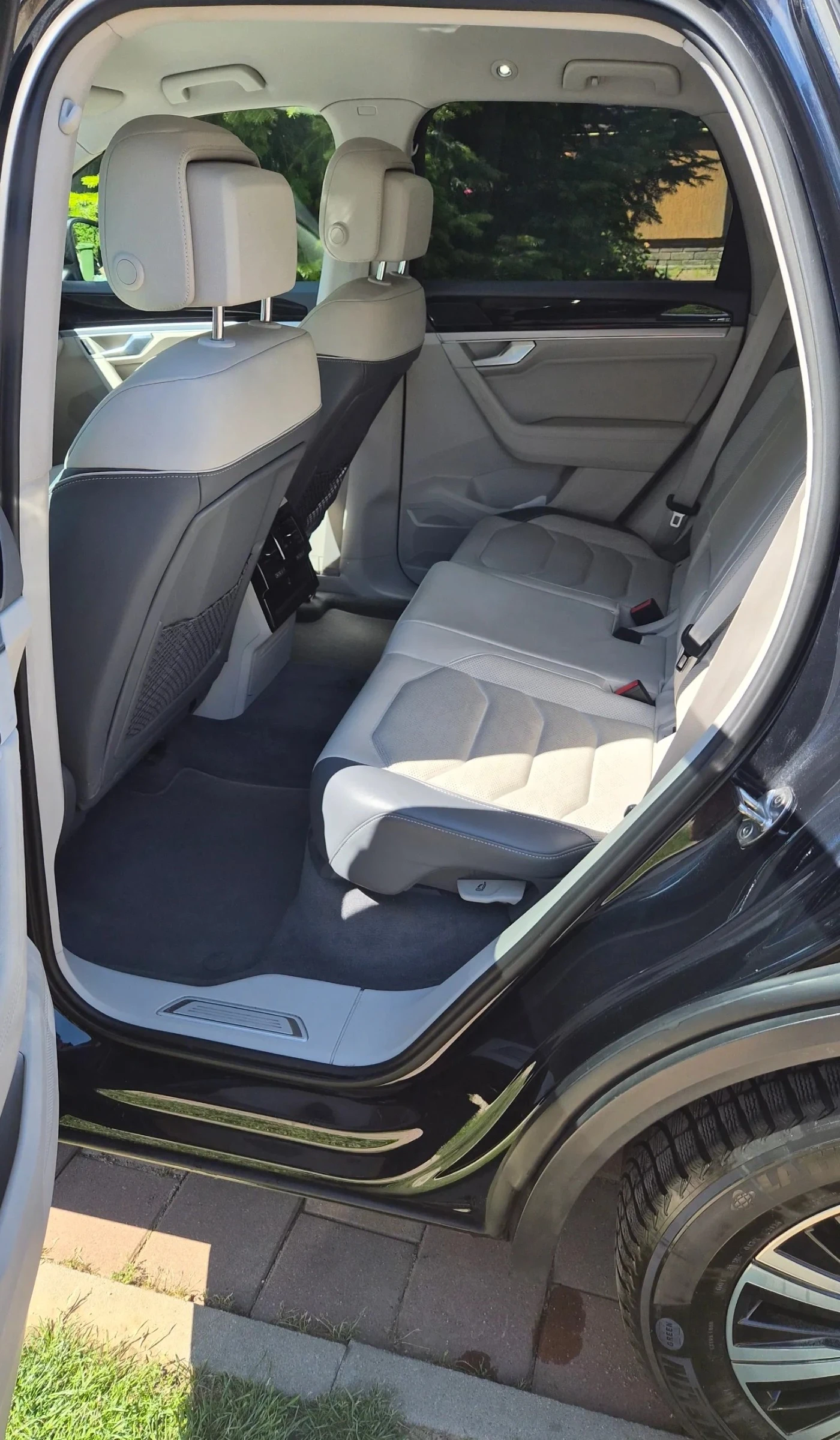 VW Touareg 3.0TDI 4Motion, снимка 8 - Автомобили и джипове - 54966559