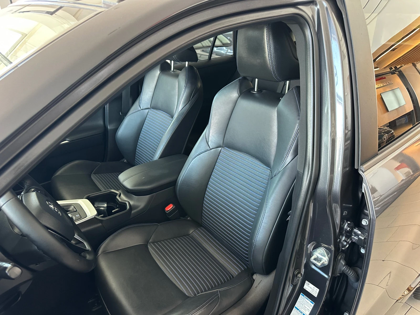 Toyota Rav4 Style, снимка 8 - Автомобили и джипове - 55704483