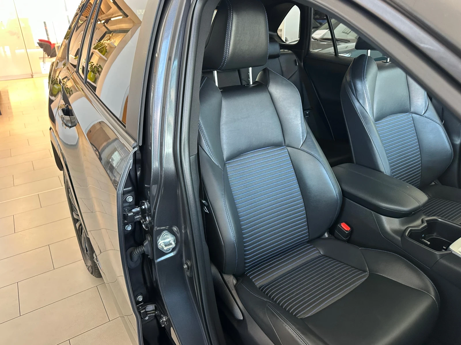 Toyota Rav4 Style, снимка 7 - Автомобили и джипове - 55704483