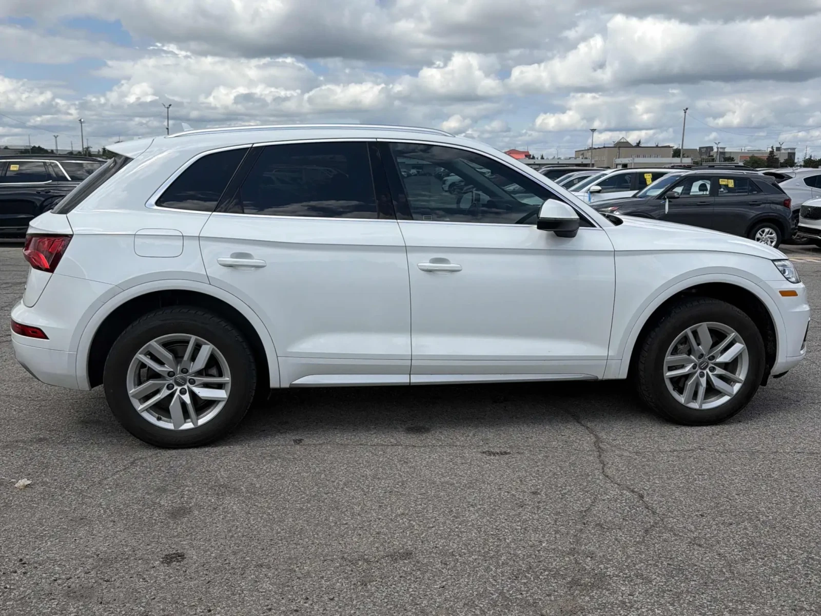 Audi Q5 Komfort / Carfax / Лизинг, снимка 4 - Автомобили и джипове - 56315133