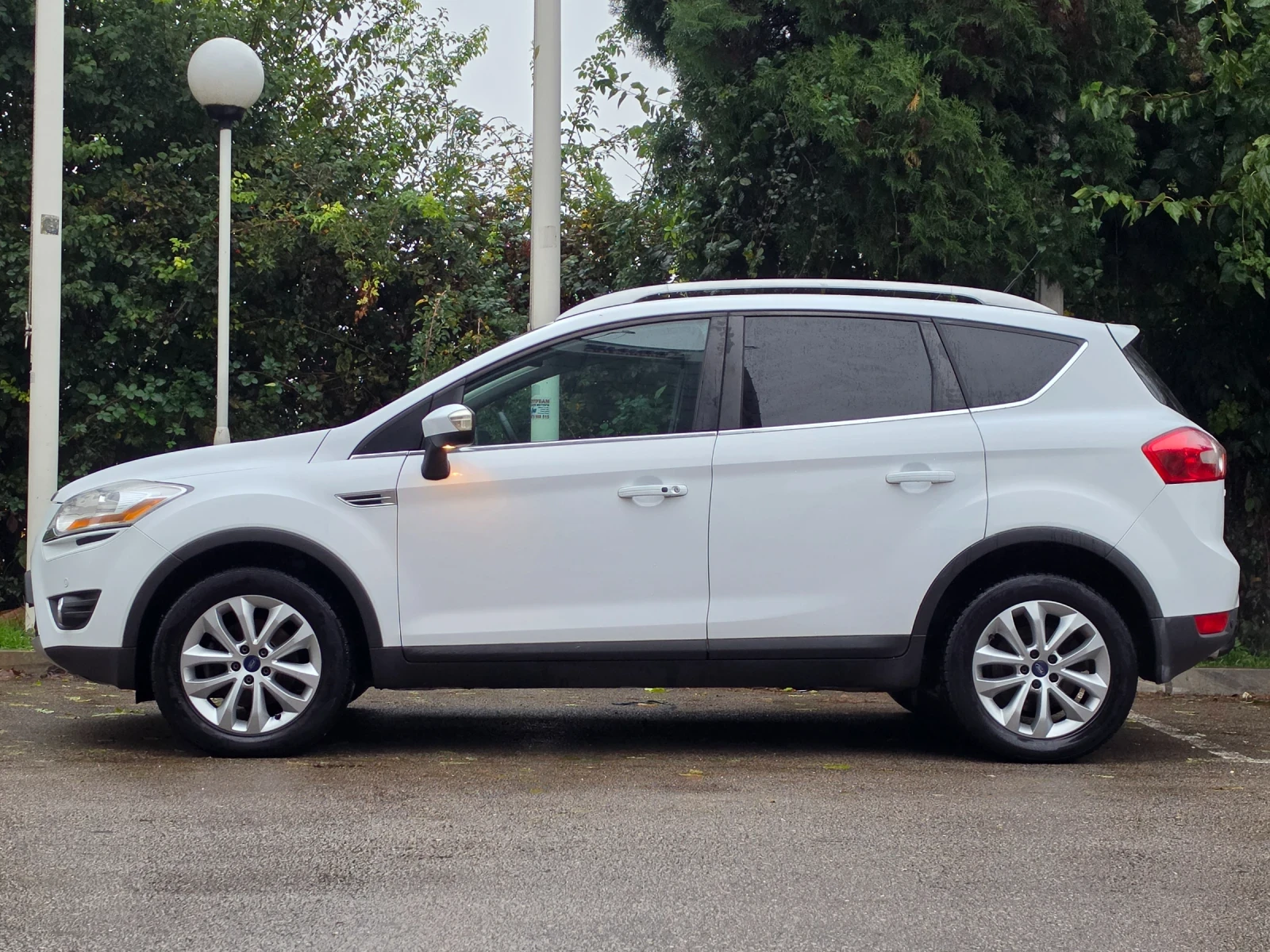 Ford Kuga 2.0HDI * TITANIUM * EURO5 * КЛИМАТРОНИК * ЛИЗИНГ *, снимка 3 - Автомобили и джипове - 56726119