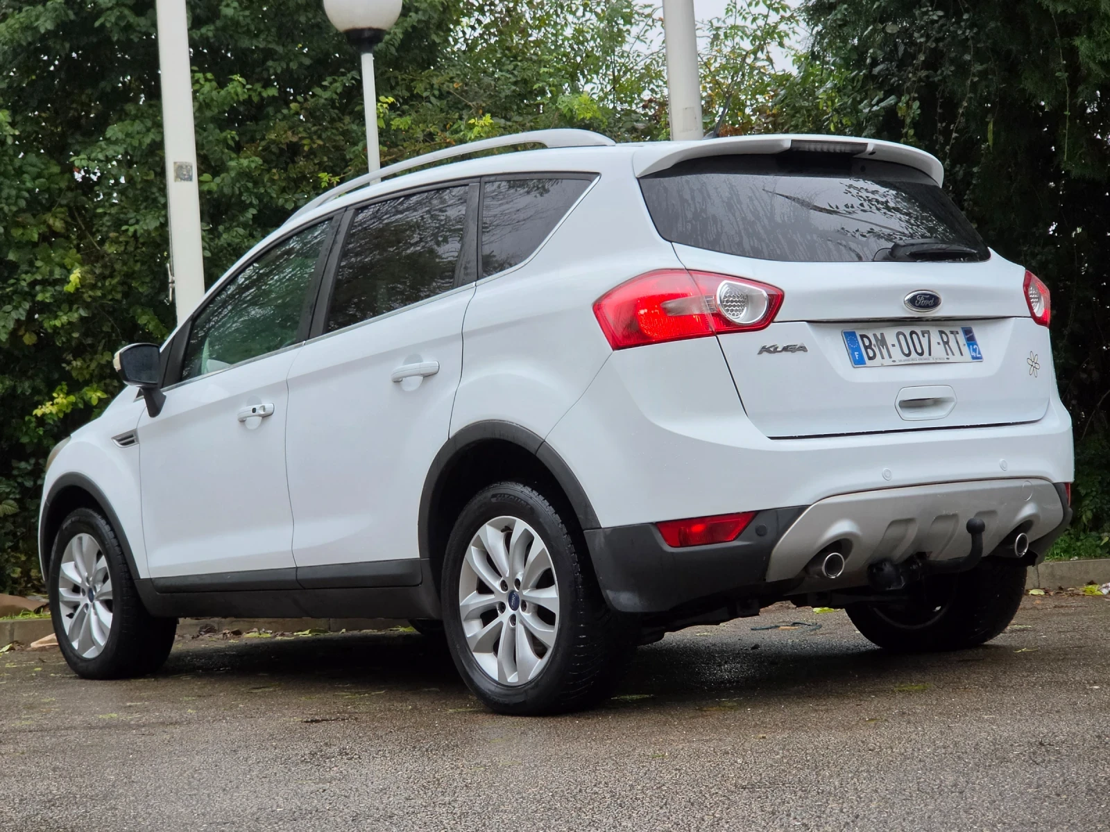 Ford Kuga 2.0HDI * TITANIUM * EURO5 * КЛИМАТРОНИК * ЛИЗИНГ *, снимка 4 - Автомобили и джипове - 56726119