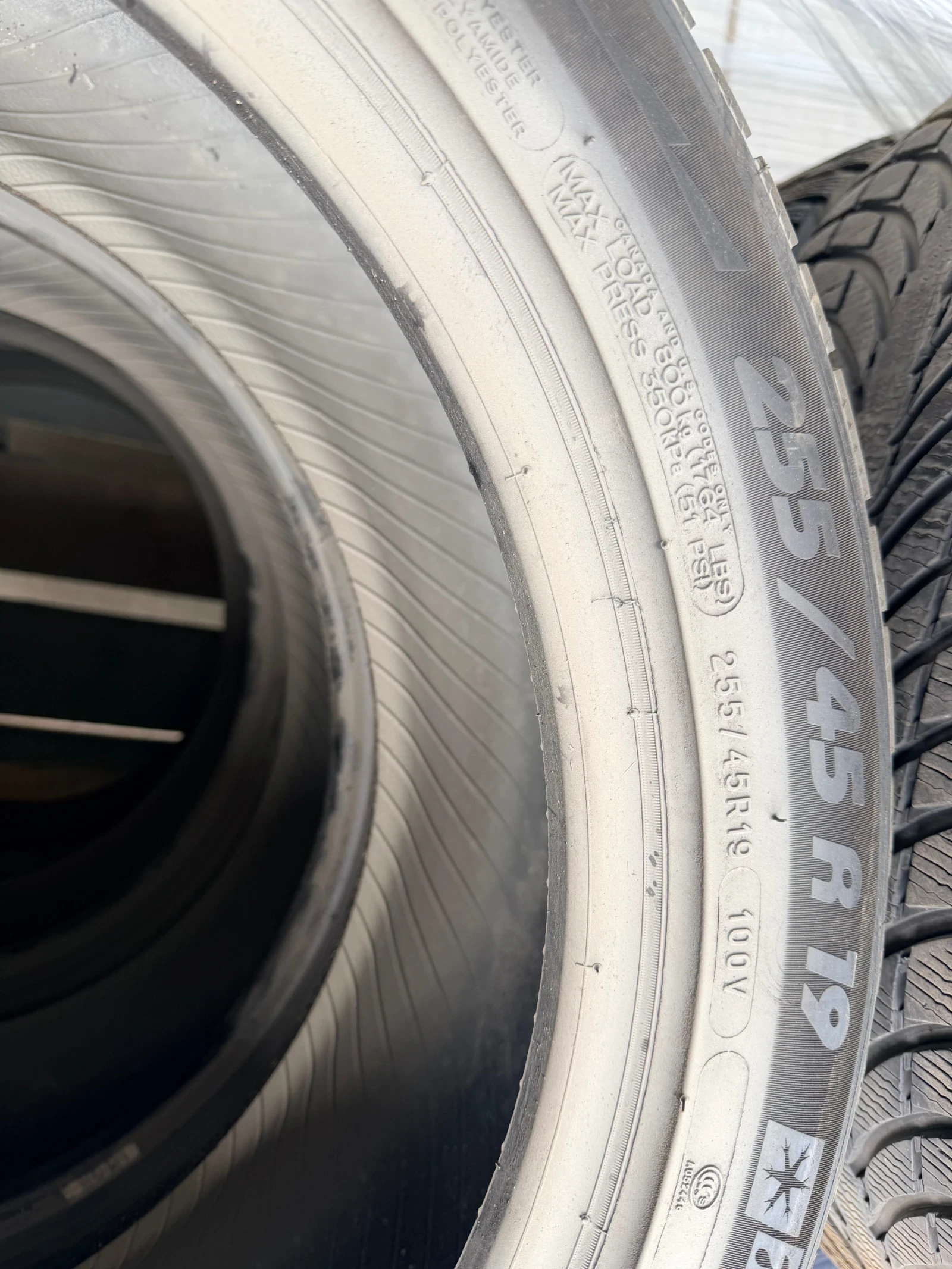 Гуми Зимни 255/45R19