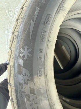 Гуми Зимни 255/45R19, снимка 4 - Гуми и джанти - 53586654