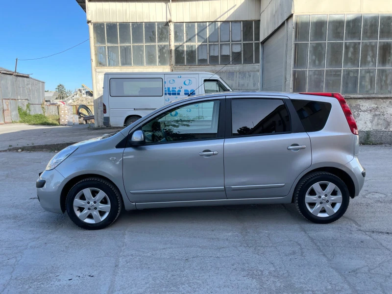 Nissan Note 1.6 Бензин/Автоматик, снимка 6 - Автомобили и джипове - 46233610