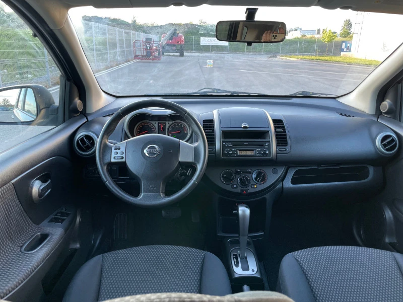 Nissan Note 1.6 Бензин/Автоматик, снимка 10 - Автомобили и джипове - 46233610