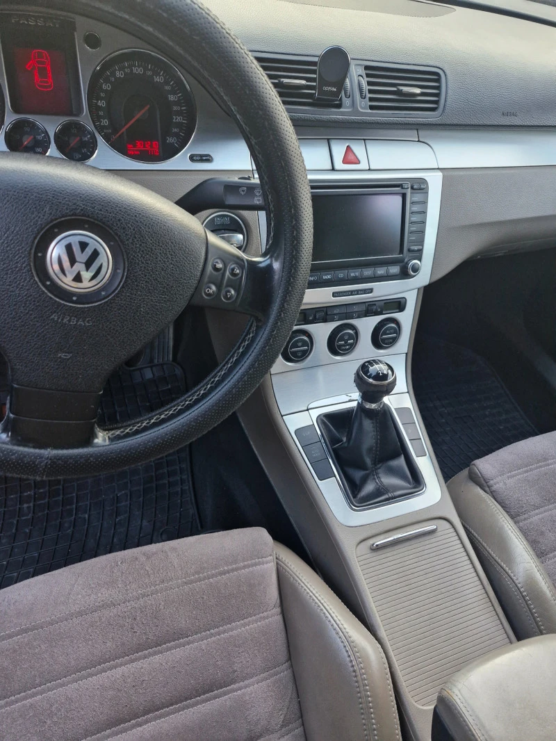 VW Passat, снимка 6 - Автомобили и джипове - 46975406