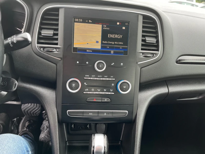 Renault Megane 1, 5 DCI АВТОМАТ, снимка 11 - Автомобили и джипове - 50492153