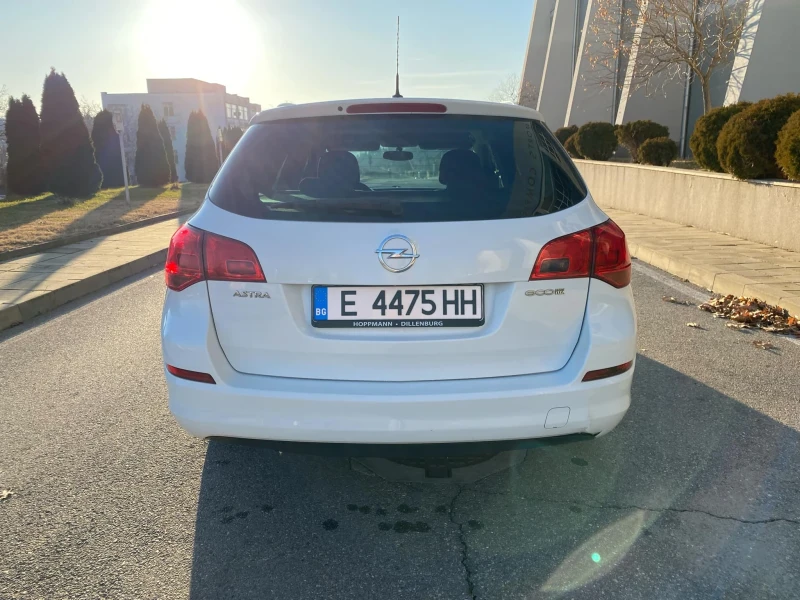 Opel Astra 1.4 GAS, снимка 5 - Автомобили и джипове - 52372559