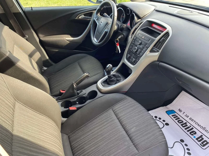 Opel Astra 1.4 GAS, снимка 12 - Автомобили и джипове - 52372559