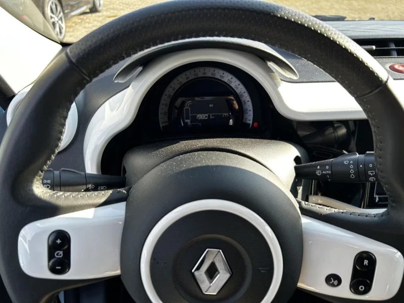 Renault Twingo e-TECHNO/82HP/CAM/NAVI/LED/CPLAY/L.ASSIST/648g, снимка 10 - Автомобили и джипове - 52661337