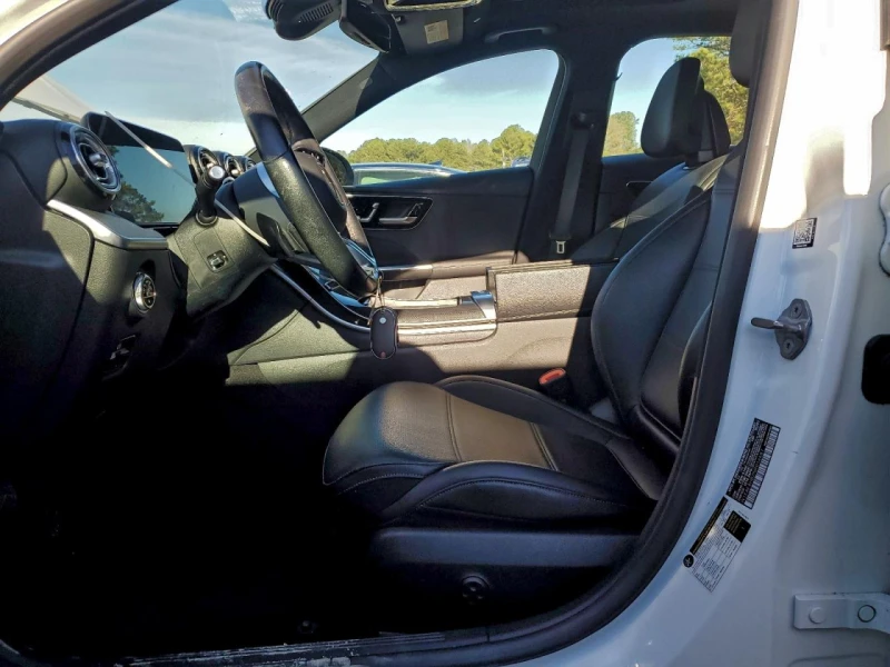 Mercedes-Benz C 300 4MATIC PANO MEMORY DISTRONIC AMBIENT CARPLAY, снимка 7 - Автомобили и джипове - 53091494