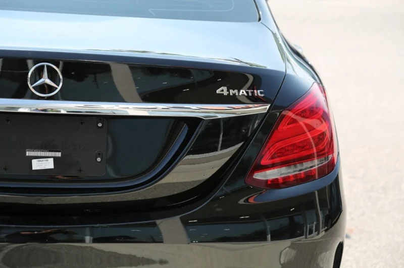 Mercedes-Benz C 300 C-Class C 300 Sedan 4MATIC АвтоКредит (ЦЕНА ДО БГ), снимка 5 - Автомобили и джипове - 53540348