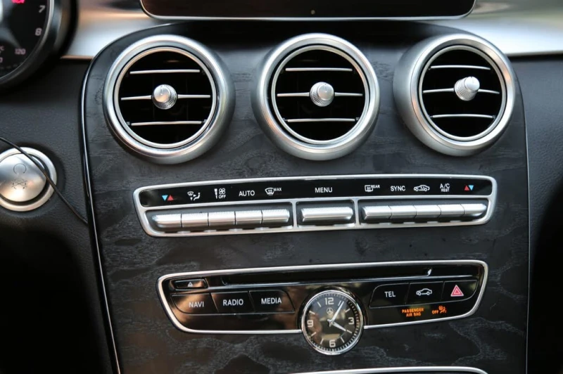 Mercedes-Benz C 300 C-Class C 300 Sedan 4MATIC АвтоКредит (ЦЕНА ДО БГ), снимка 11 - Автомобили и джипове - 53540348