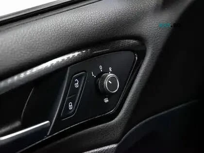 VW Golf R * AWD * АвтоКредит * (ЦЕНА ДО БГ), снимка 9 - Автомобили и джипове - 56121115