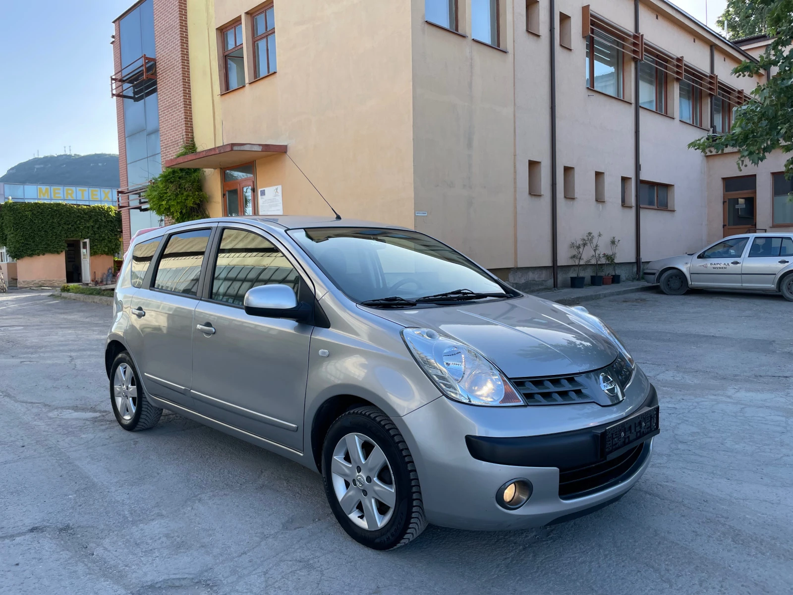 Nissan Note 1.6 Бензин/Автоматик - изображение 3