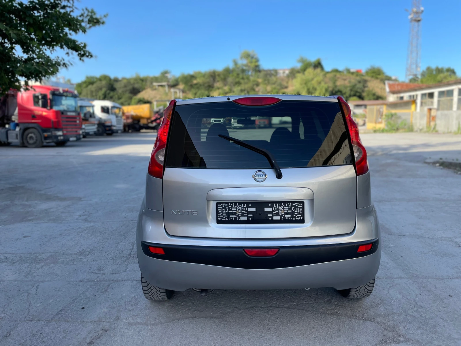 Nissan Note 1.6 Бензин/Автоматик - изображение 8