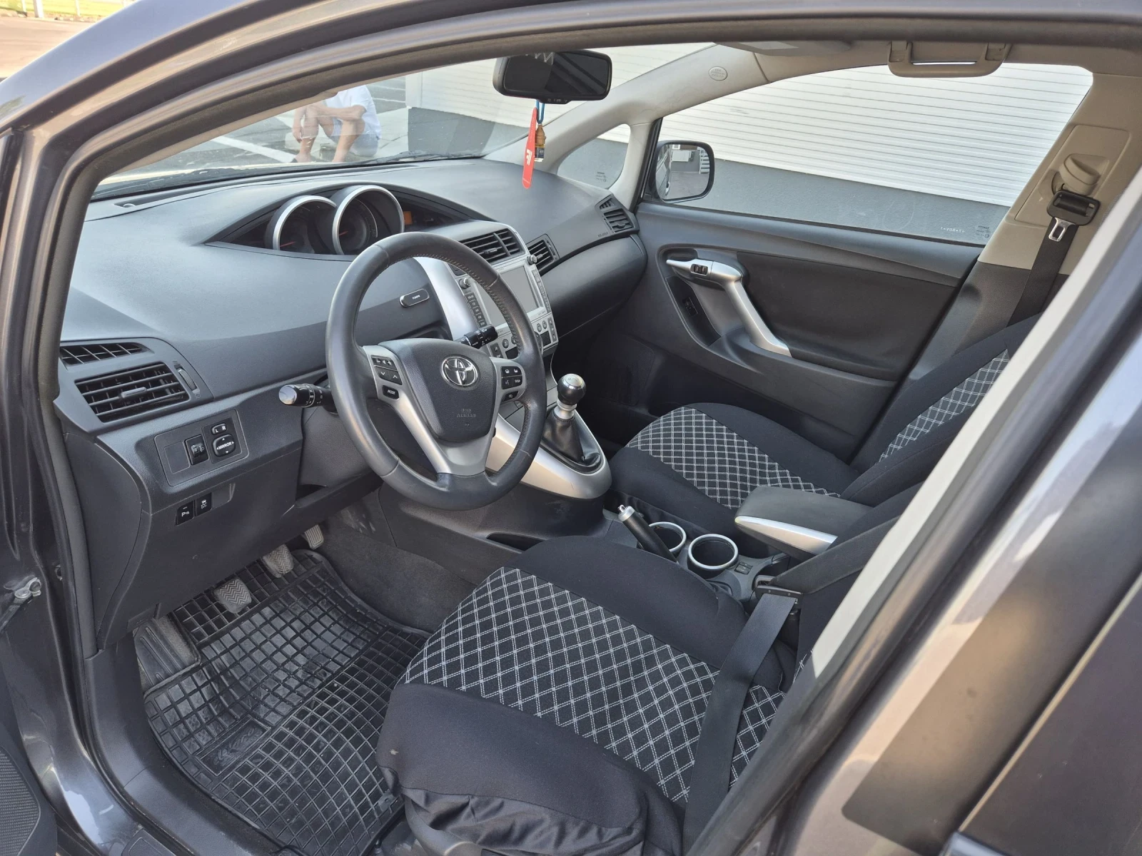 Toyota Verso 2.2D-CAT 177к.с панорама, подгрев, навигация камер - изображение 10