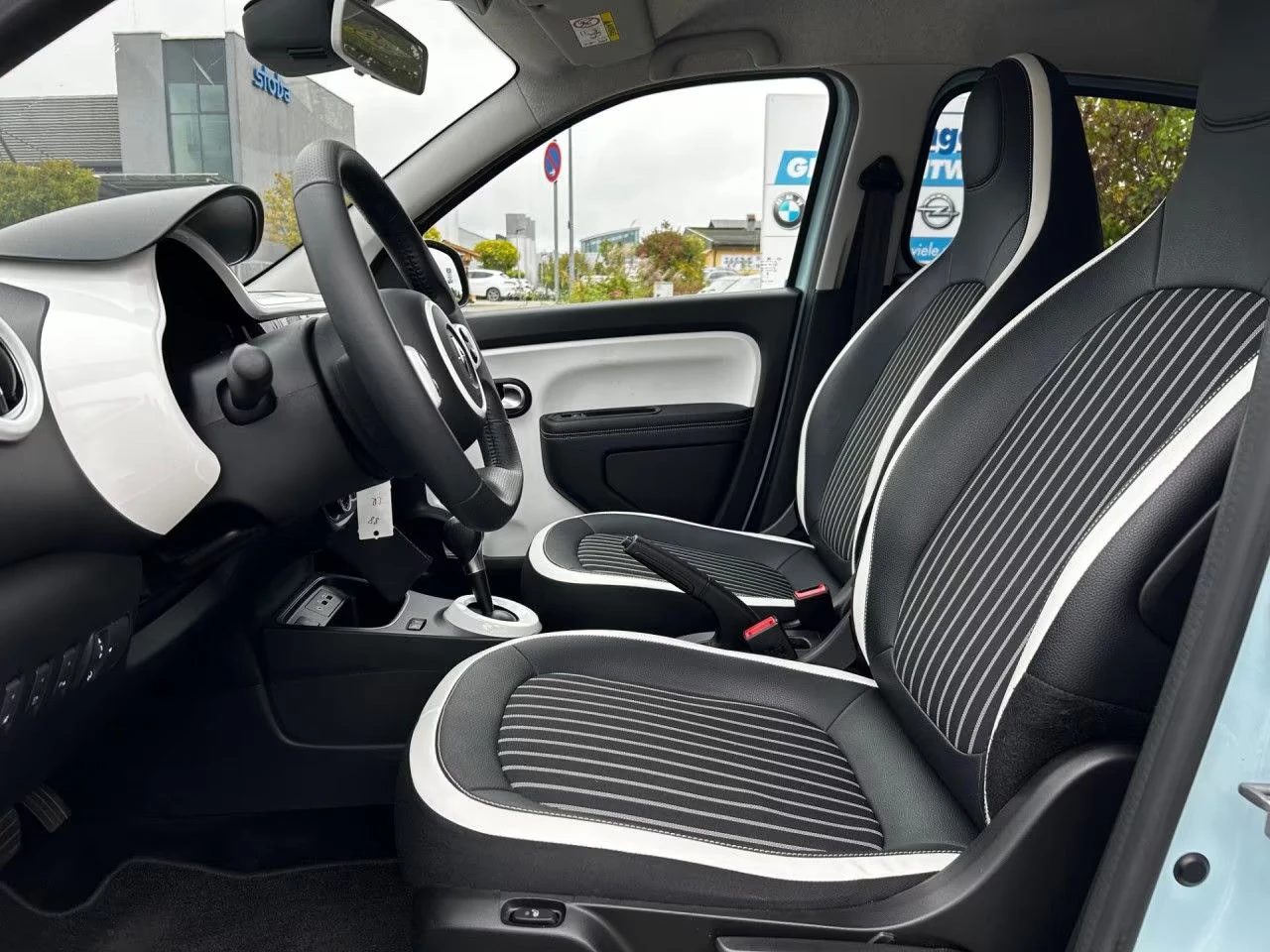 Renault Twingo e-TECHNO/82HP/CAM/NAVI/LED/CPLAY/L.ASSIST/648g - изображение 7