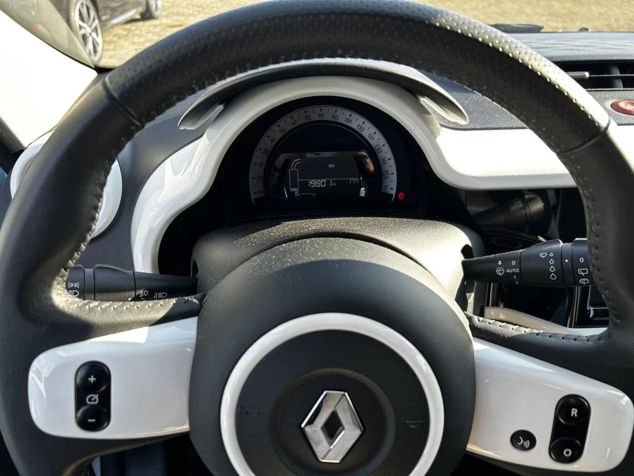 Renault Twingo e-TECHNO/82HP/CAM/NAVI/LED/CPLAY/L.ASSIST/648g - изображение 10