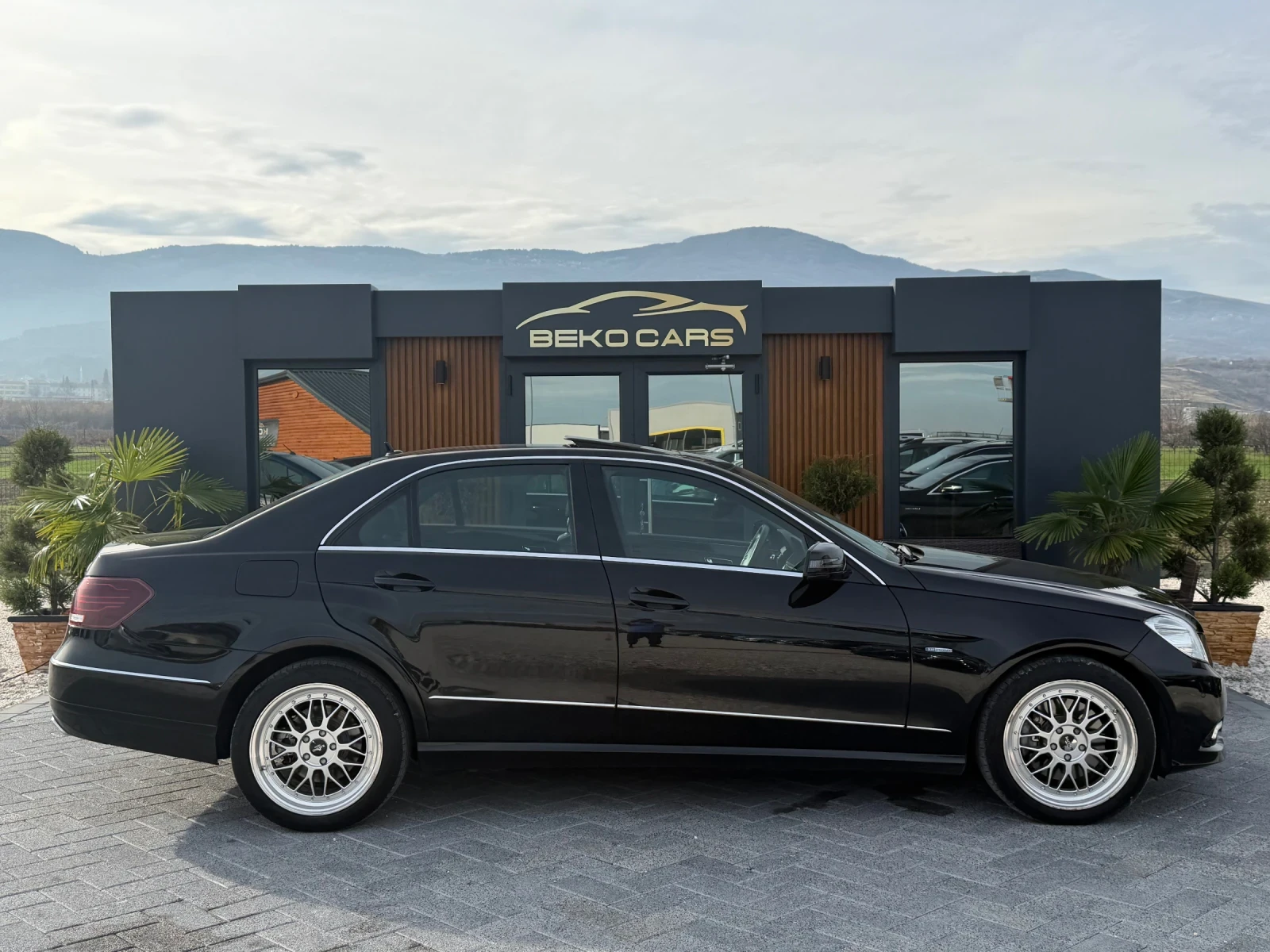Mercedes-Benz E 350 Нов внос от Дания! - изображение 4