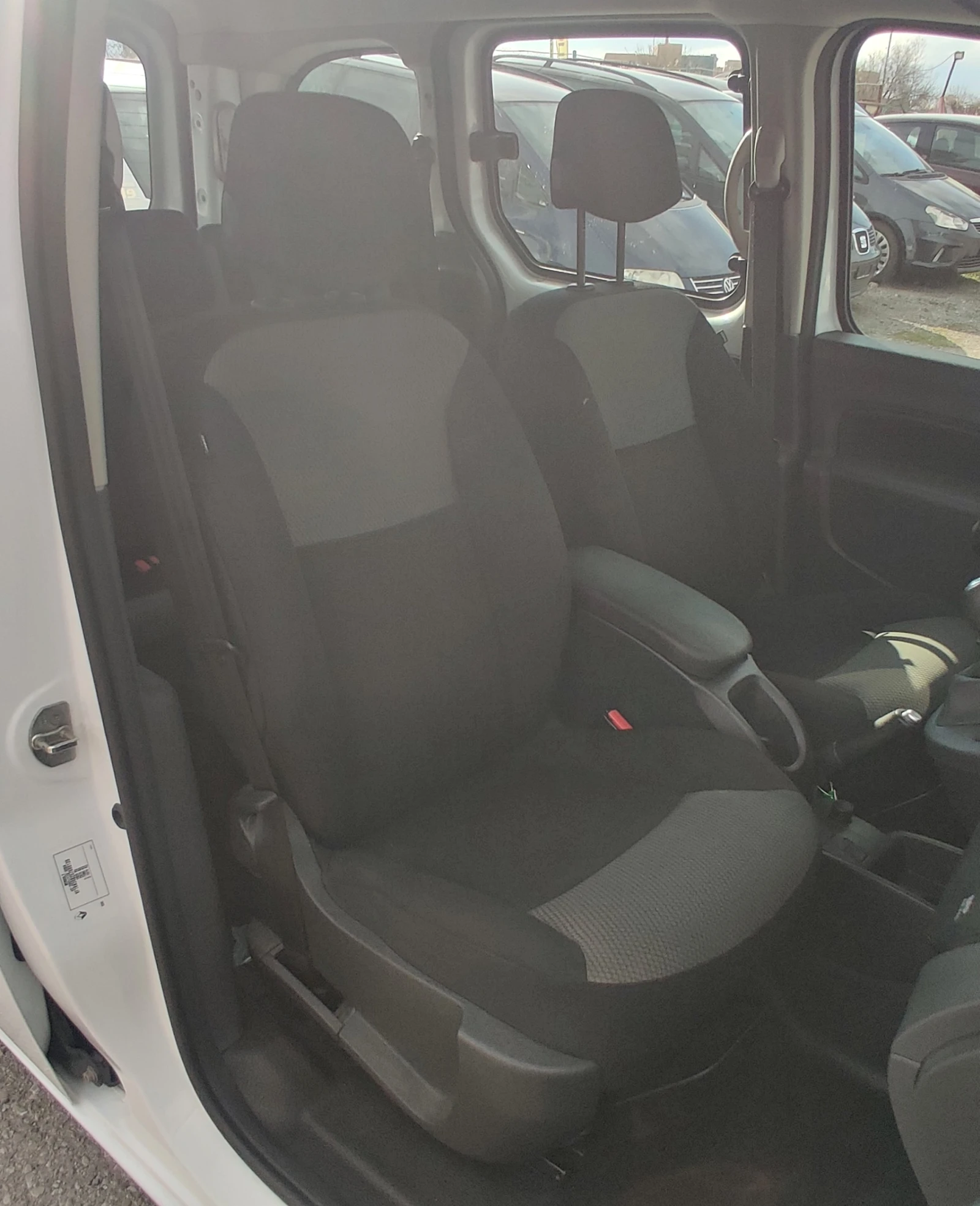 Renault Kangoo 1.2 turbo-16V-114ps-6-скорости, снимка 12 - Автомобили и джипове - 54133903