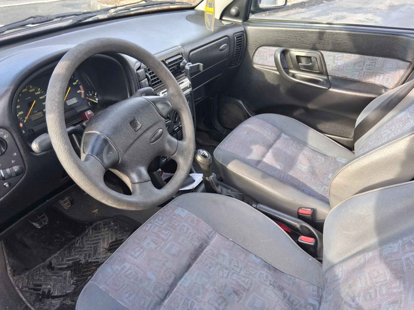 Seat Ibiza 1.4 Бензин, снимка 8 - Автомобили и джипове - 54223860