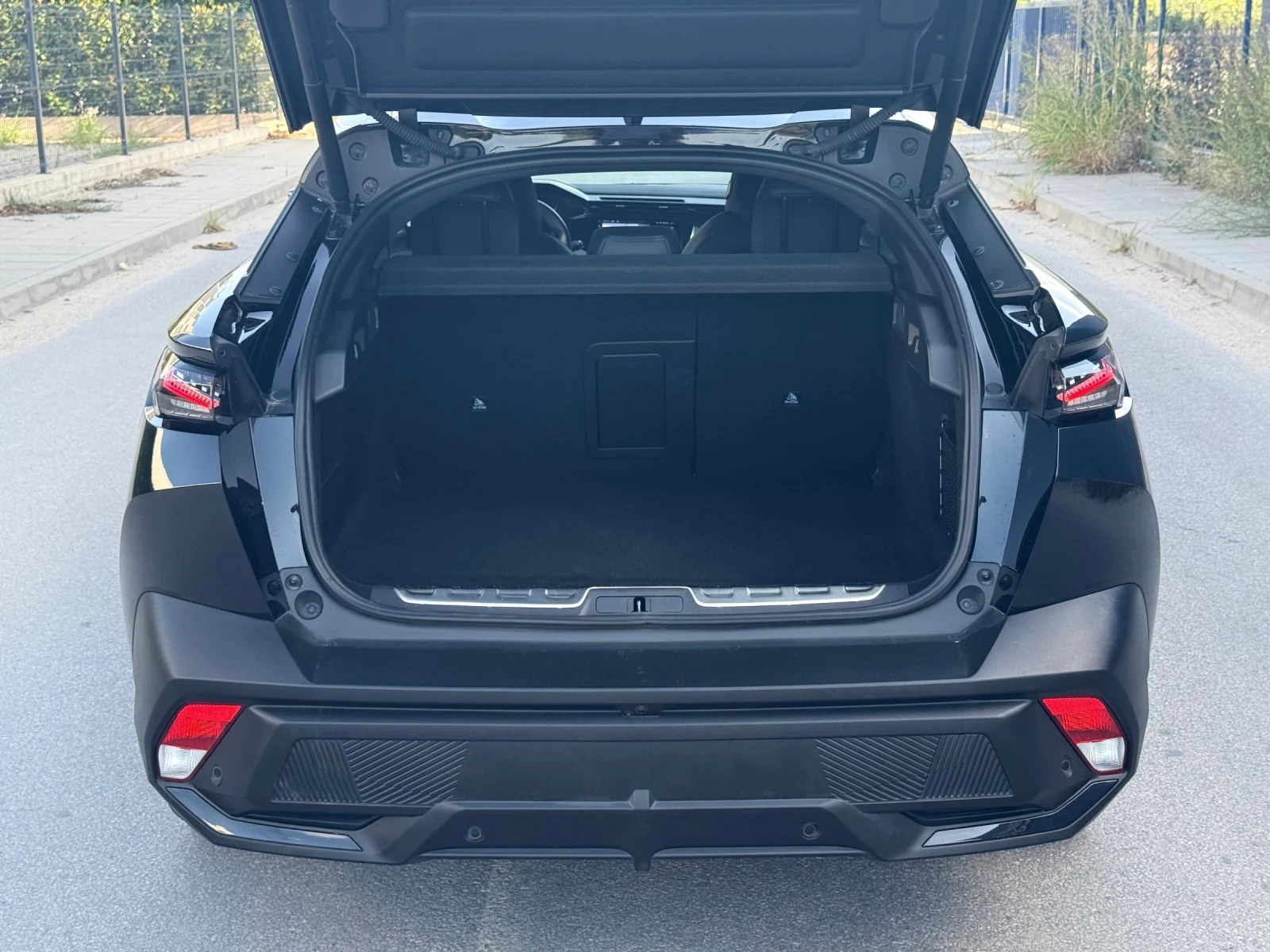 Peugeot 408 GT-LINE/PLUG-IN-HYBRID/DISTRONIC/DIGITAL/LED/ИСТ, снимка 4 - Автомобили и джипове - 55599079