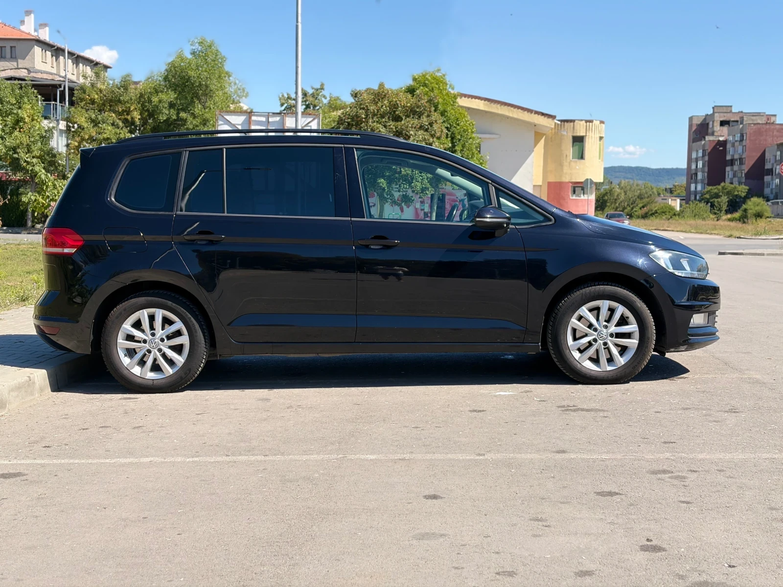 VW Touran, снимка 4 - Автомобили и джипове - 55994539