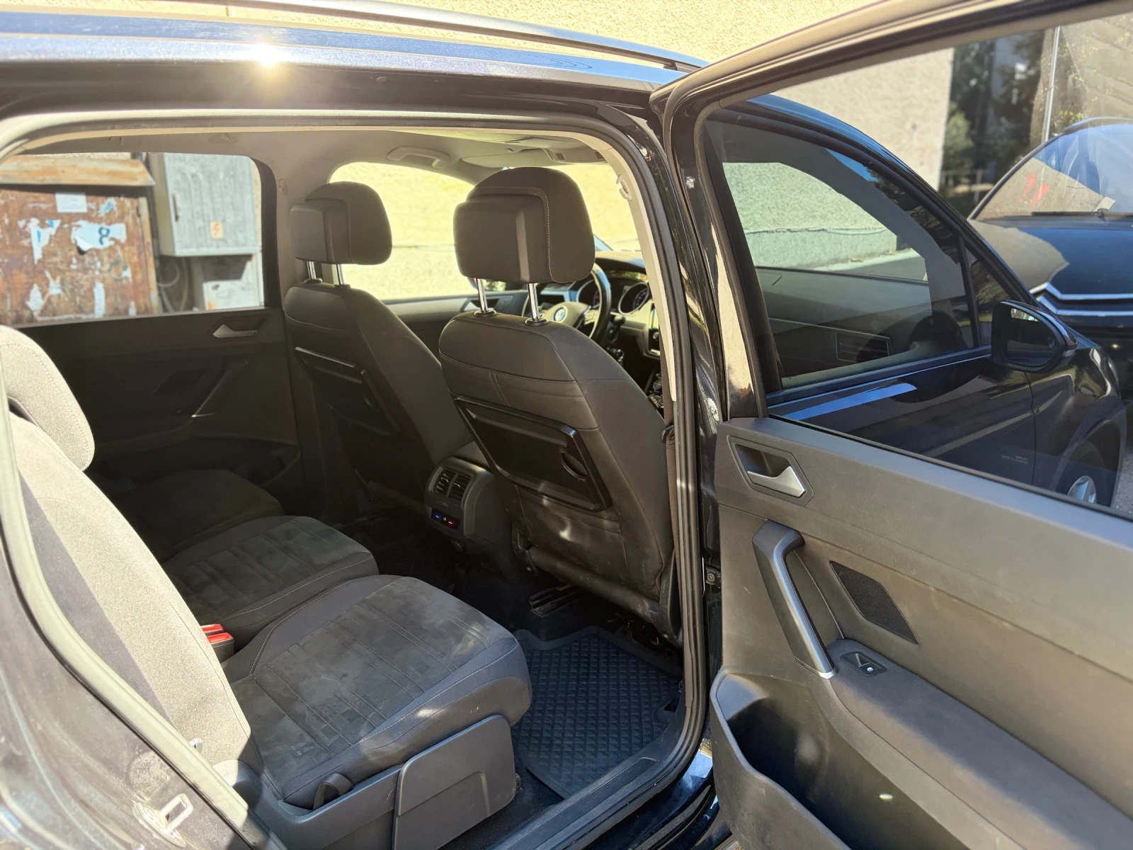 VW Touran, снимка 13 - Автомобили и джипове - 55994539
