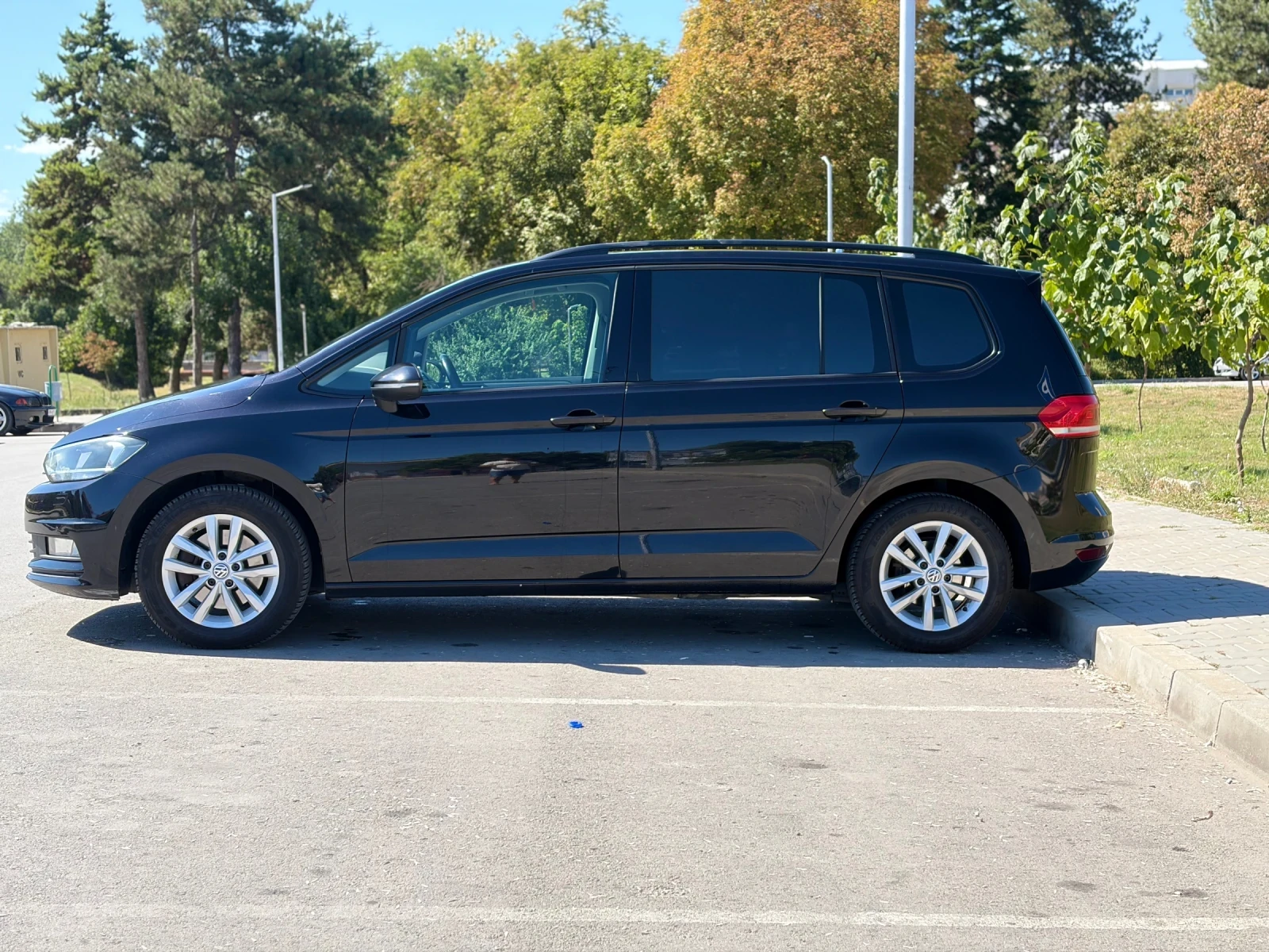 VW Touran, снимка 5 - Автомобили и джипове - 55994539