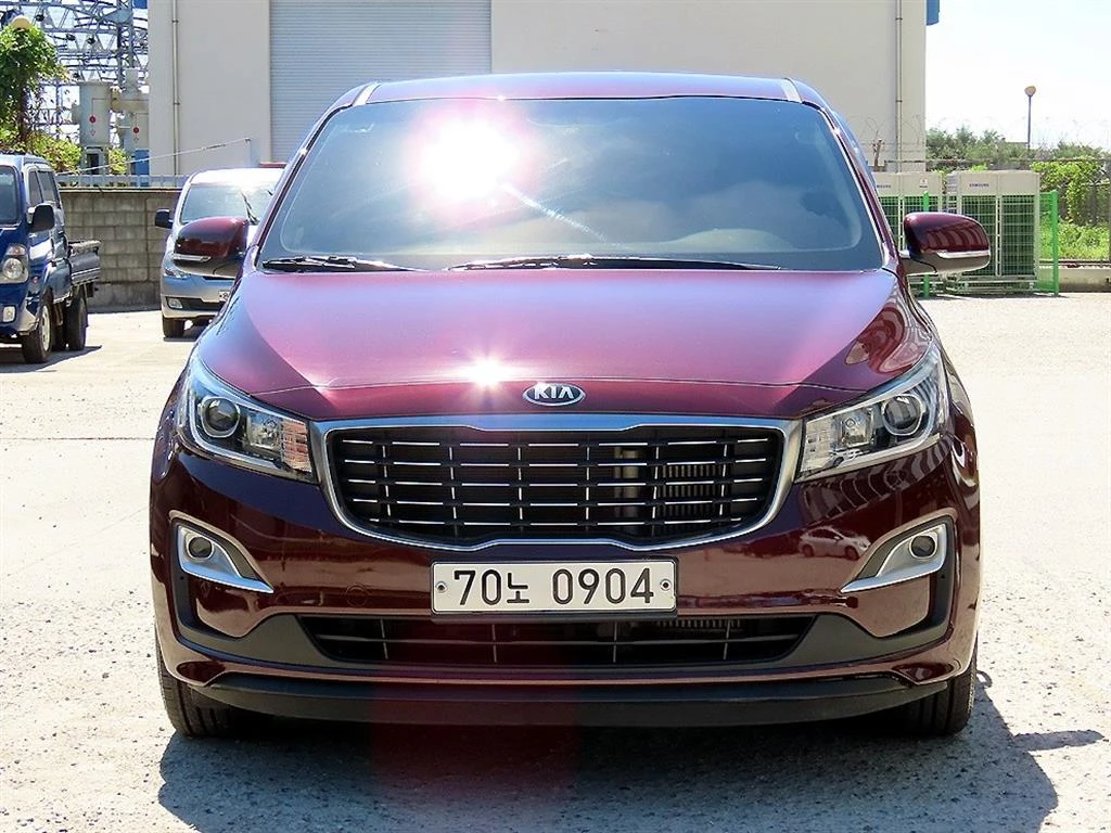 Kia Carnival КРАЙНА ЦЕНА, снимка 2 - Автомобили и джипове - 56024621