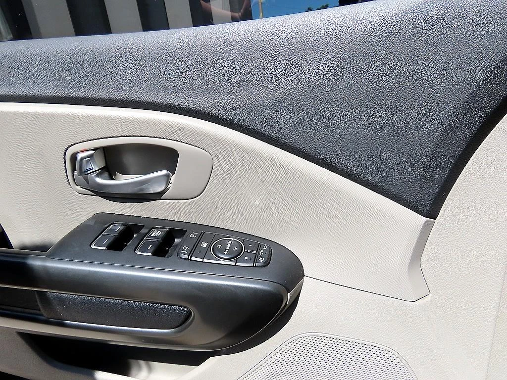 Kia Carnival КРАЙНА ЦЕНА, снимка 12 - Автомобили и джипове - 56024621