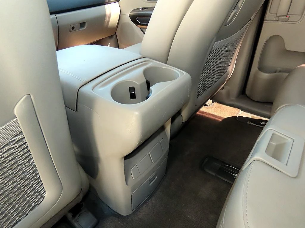 Kia Carnival КРАЙНА ЦЕНА, снимка 17 - Автомобили и джипове - 56024621