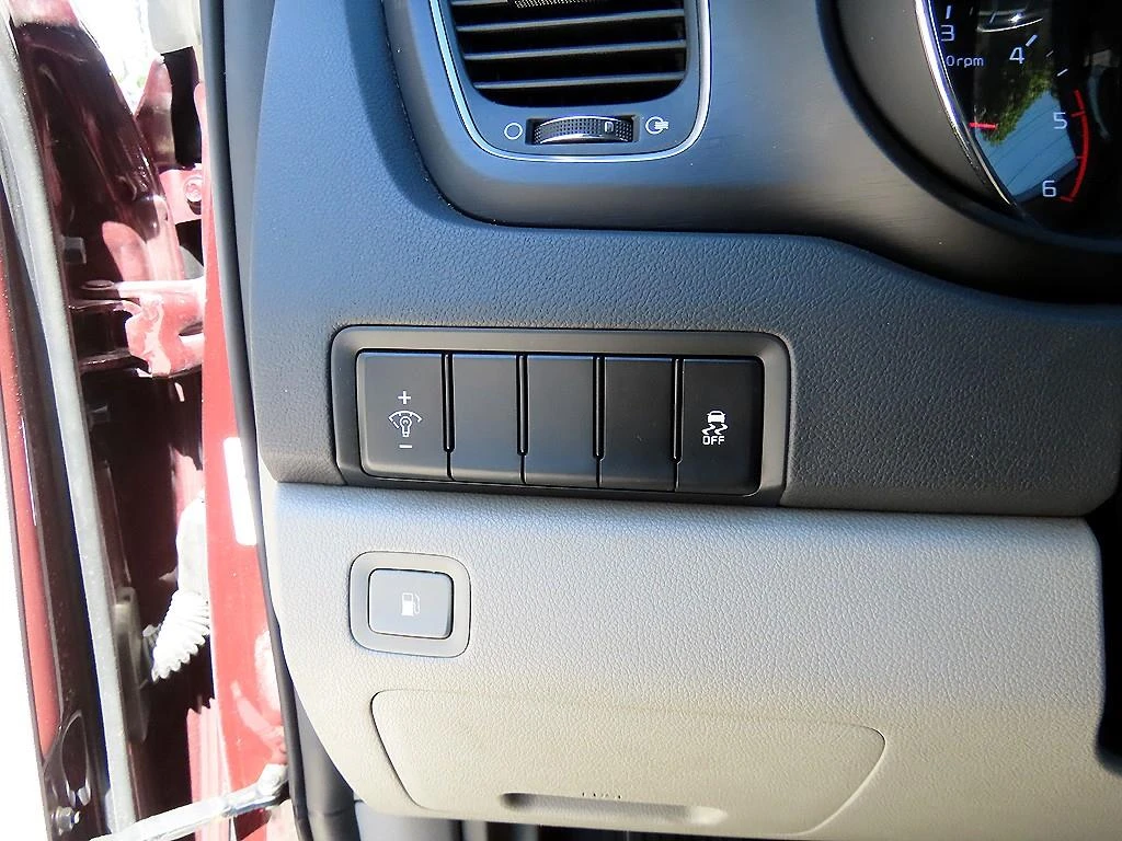 Kia Carnival КРАЙНА ЦЕНА, снимка 13 - Автомобили и джипове - 56024621