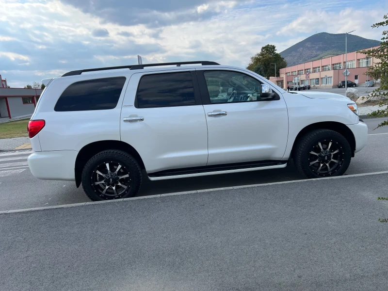 Toyota Sequoia 5.7 4x4 Platinum, снимка 4 - Автомобили и джипове - 53037456