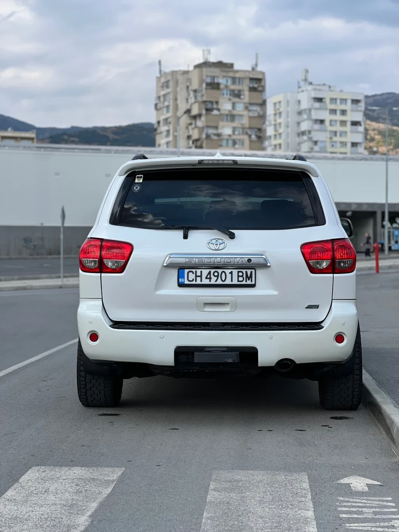 Toyota Sequoia 5.7 4x4 Platinum, снимка 6 - Автомобили и джипове - 53037456