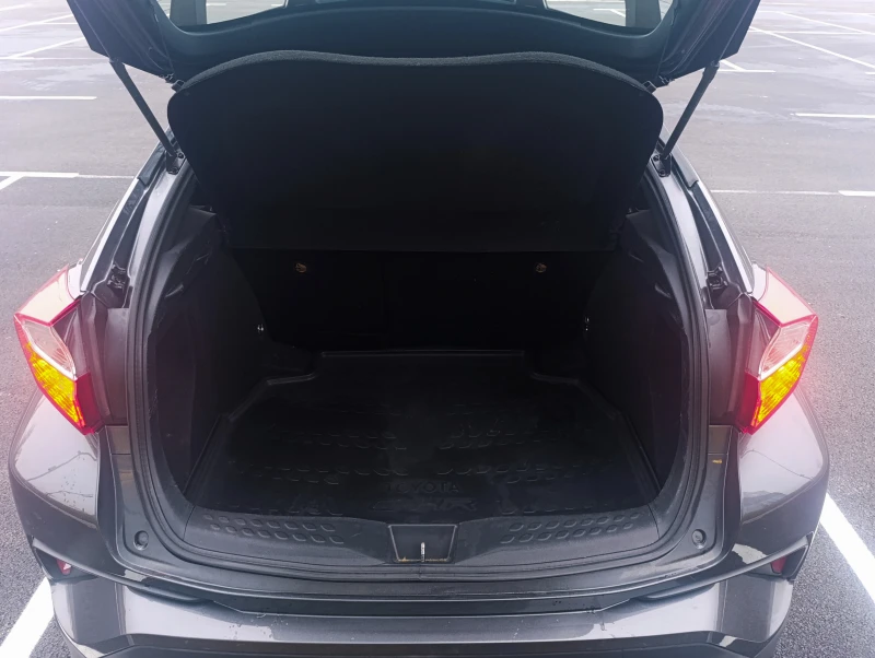 Toyota C-HR Гаранция, снимка 11 - Автомобили и джипове - 53225942