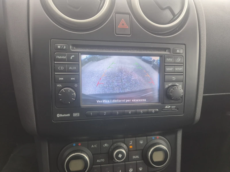 Nissan Qashqai 1.6, снимка 15 - Автомобили и джипове - 53527366