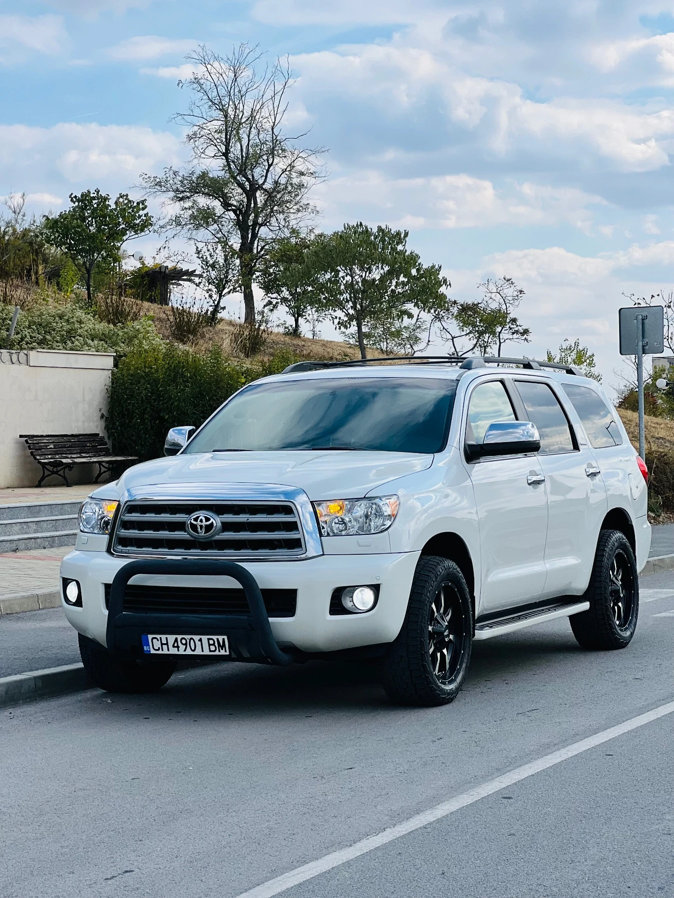 Toyota Sequoia 5.7 4x4 Platinum, снимка 1