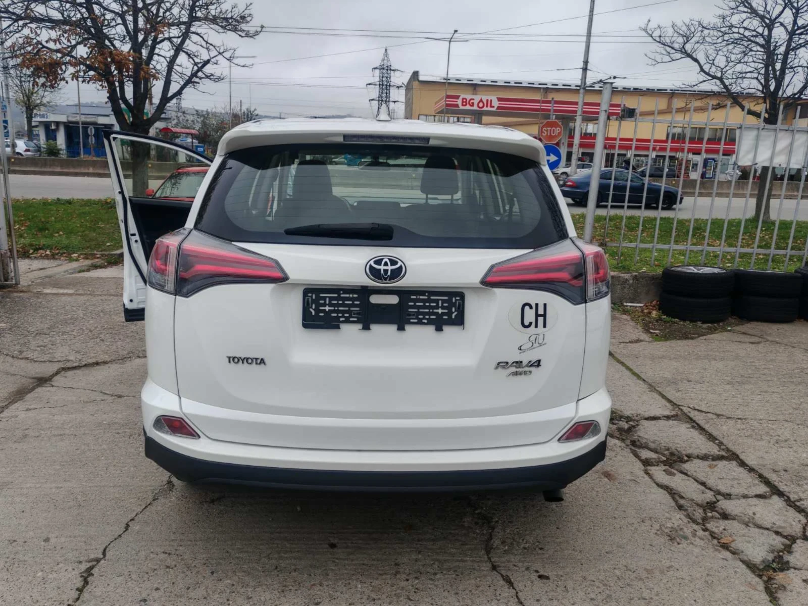 Toyota Rav4 2.0 AWD  Швейцария  - изображение 6