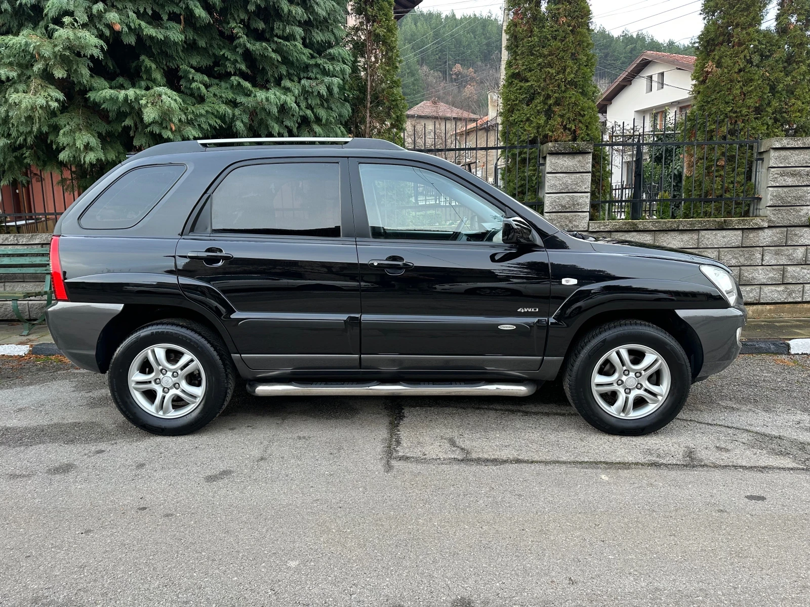 Kia Sportage 2.0i 4x4 - изображение 2