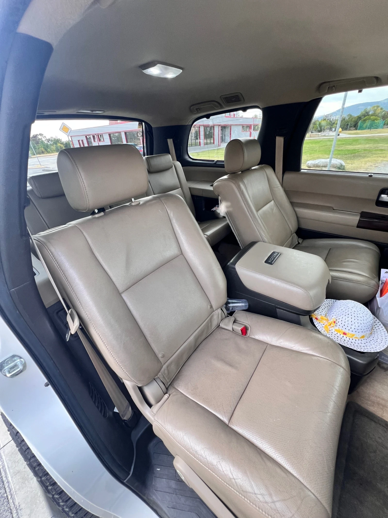 Toyota Sequoia 5.7 4x4 Platinum - изображение 9