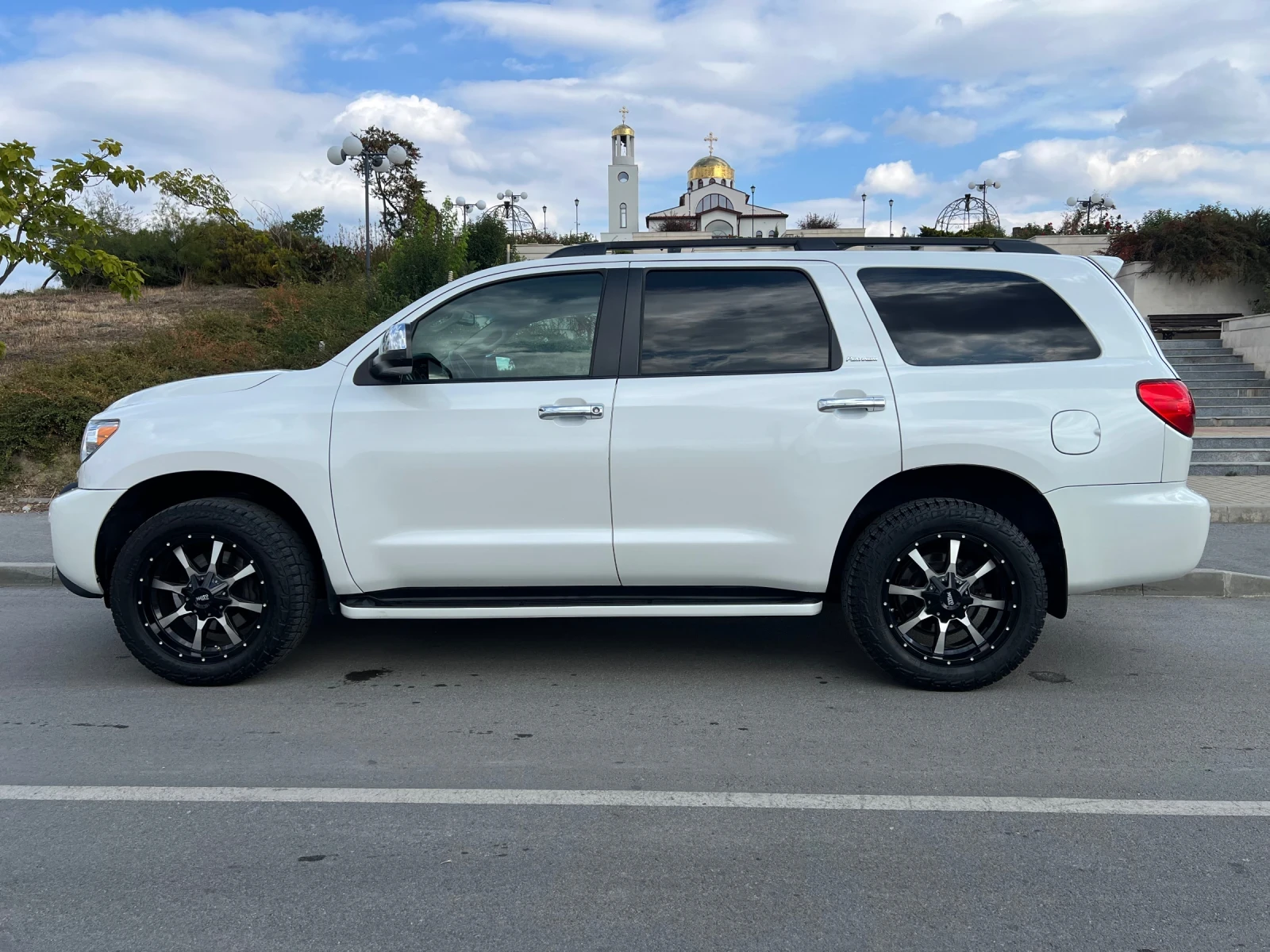 Toyota Sequoia 5.7 4x4 Platinum - изображение 7
