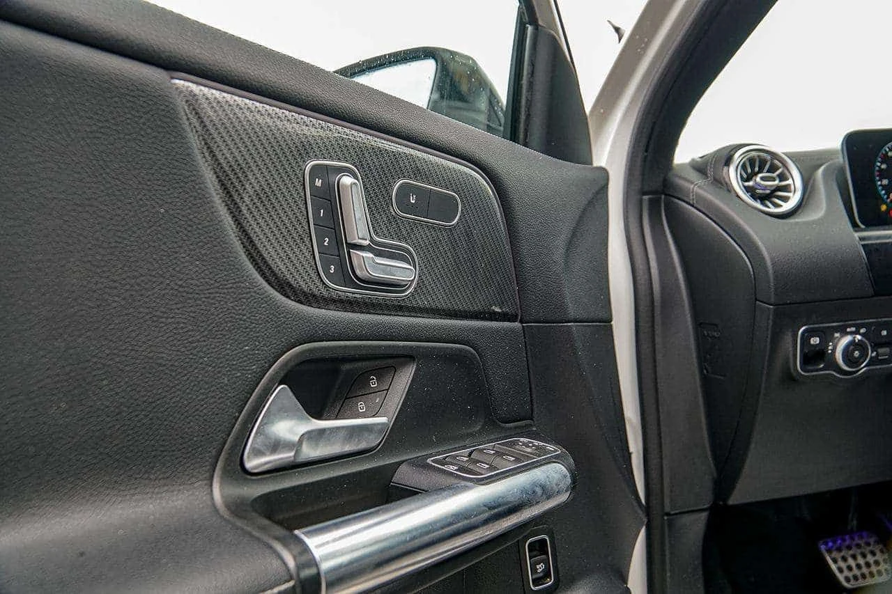 Mercedes-Benz GLA AMG PKG | PANORAMIC | CAMERA | KEYLESS, снимка 8 - Автомобили и джипове - 54344946