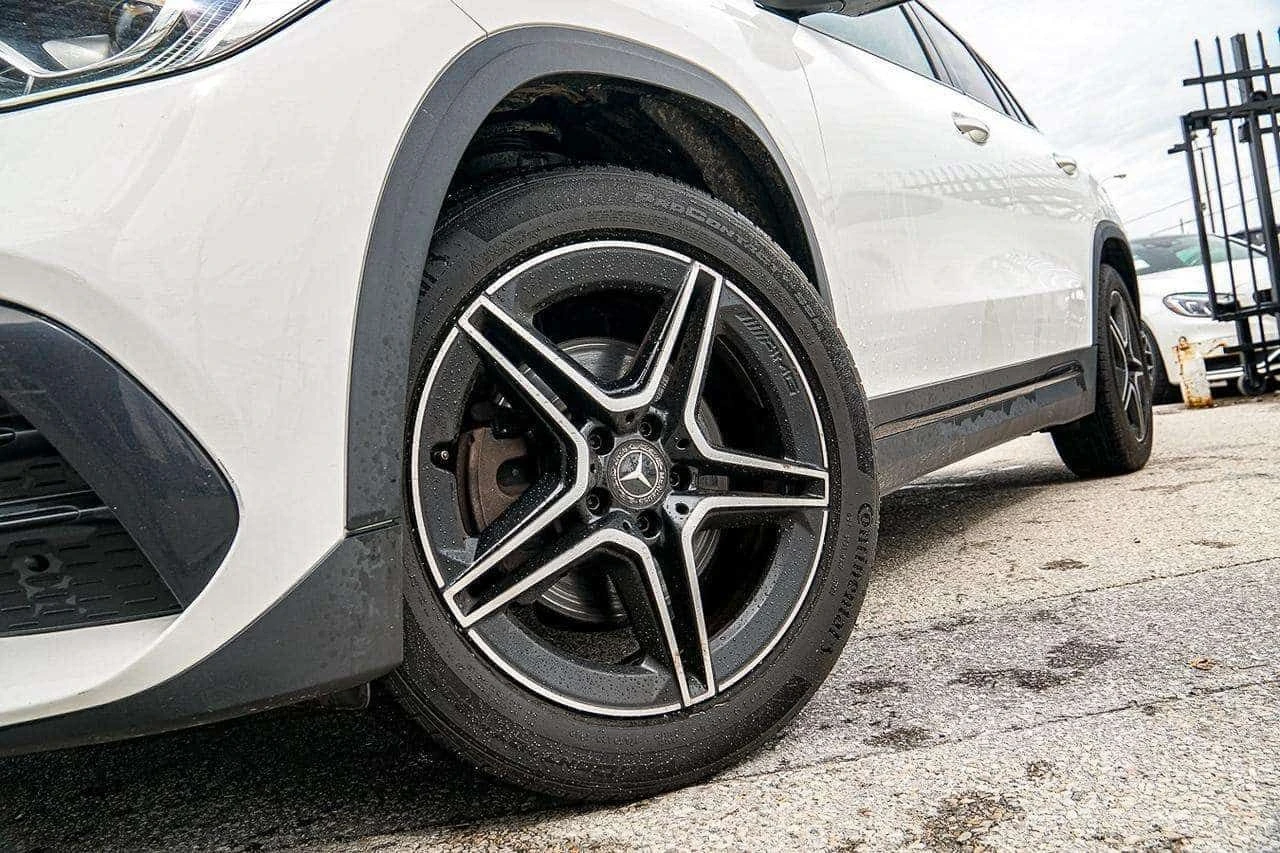 Mercedes-Benz GLA AMG PKG | PANORAMIC | CAMERA | KEYLESS, снимка 4 - Автомобили и джипове - 54344946