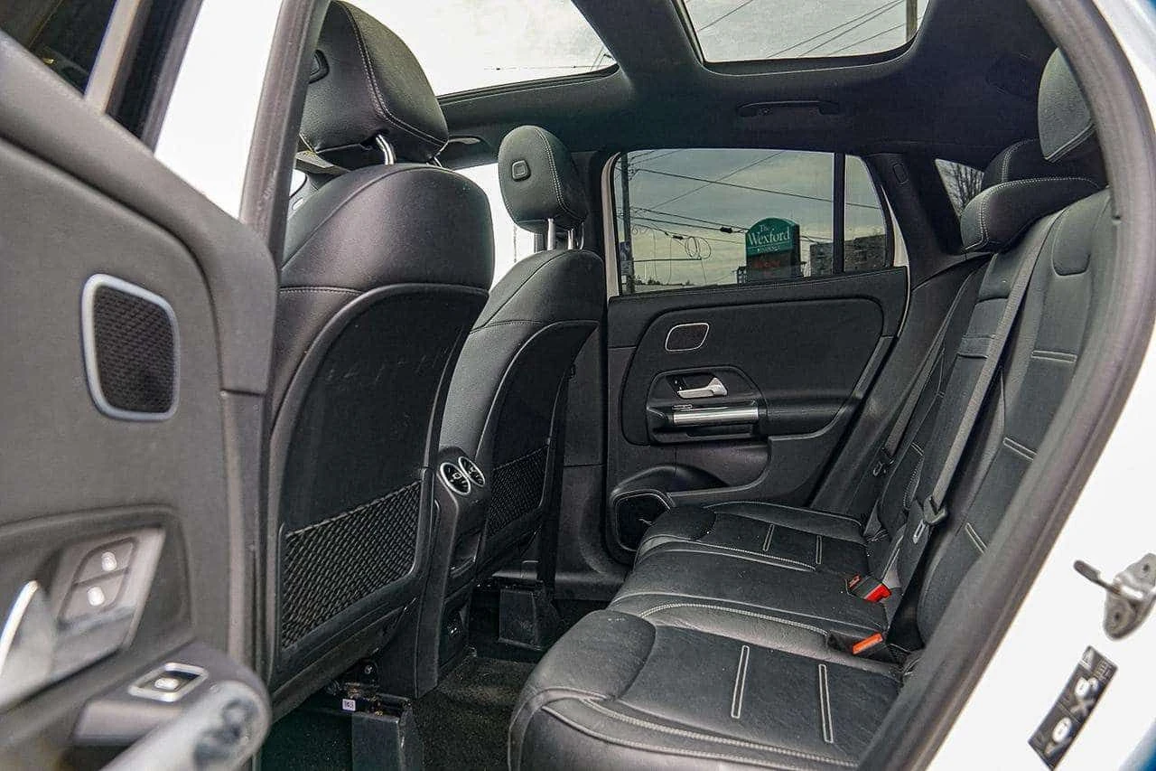 Mercedes-Benz GLA AMG PKG | PANORAMIC | CAMERA | KEYLESS, снимка 14 - Автомобили и джипове - 54344946