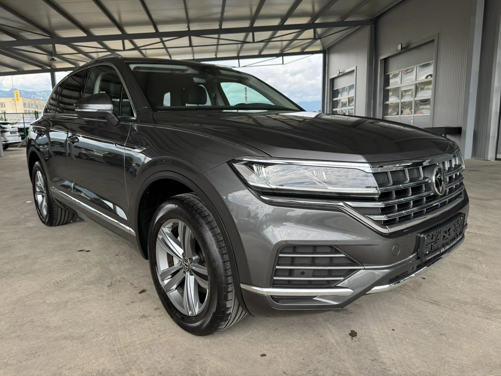 VW Touareg 3.0TDI V6* 231ps* КОЖА* НАВИ* LED* DISTRONIC, снимка 7 - Автомобили и джипове - 54629198